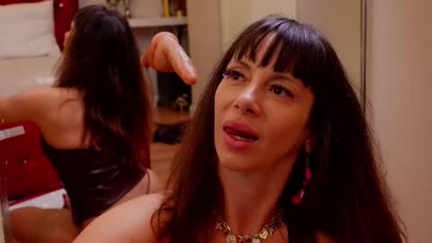 Snapshot of jessiejunee chatting on 10.04.25 JessieJunee online show from 10.04.25