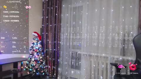 Snapshot of jessiemays chatting on 12.17.24 Jess online show from 12.17.24