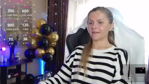 Snapshot of jessiemays chatting on 09.12.25 Jess online show from 09.12.25