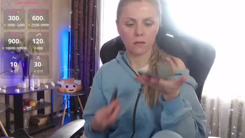 Snapshot of jessiemays chatting on 04.05.26 Jess online show from 04.05.26