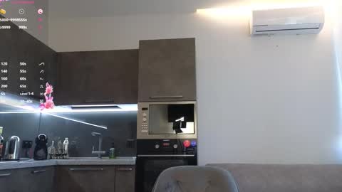 Snapshot of jessiexxi chatting on 09.14.25 Jessie TG channel online show from 09.14.25