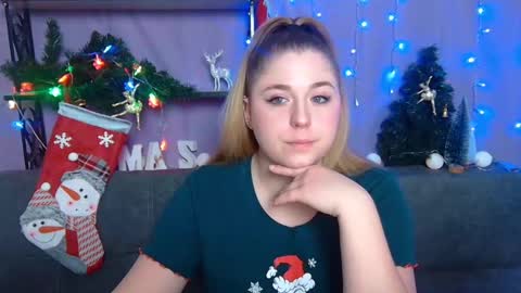 Snapshot of jessikadaniels chatting on 12.18.24 Jess online show from 12.18.24