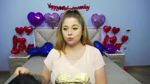 Snapshot of jessikadaniels chatting on 02.20.25 Jess online show from 02.20.25