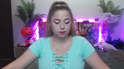 Snapshot of jessikadaniels chatting on 10.18.25 Jess online show from 10.18.25
