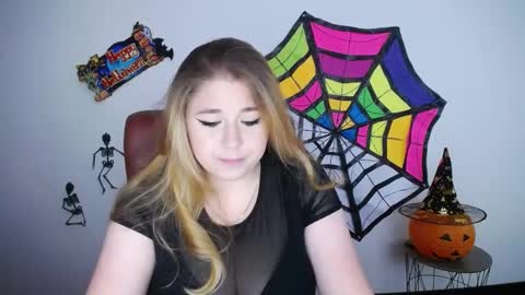 Snapshot of jessikadaniels chatting on 10.20.25 Jess online show from 10.20.25