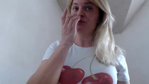 Snapshot of jessyangels chatting on 04.07.26 jessyangels online show from 04.07.26