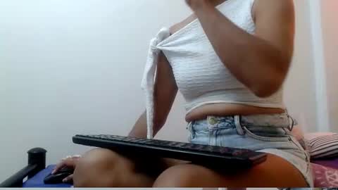 Snapshot of jessyhot604 chatting on 07.20.26 jessy online show from 07.20.26
