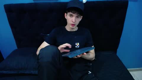 Jheampiero online show from 11.06.25