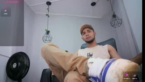 Snapshot of jhon_malo chatting on 02.14.25 jhon_malo online show from 02.14.25