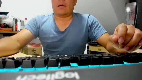 Snapshot of jhonatan_morales_s chatting on 10.16.25 jhonatan_morales_s online show from 10.16.25