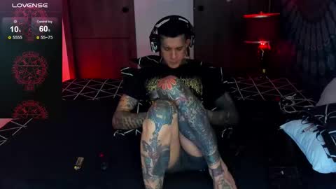 Snapshot of jhonny_ackerman chatting on 12.18.25 jhonny_ackerman online show from 12.18.25