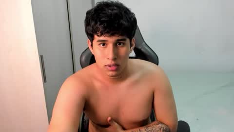 Snapshot of jhonny_dickm chatting on 10.22.25 jhonny_dickm online show from 10.22.25