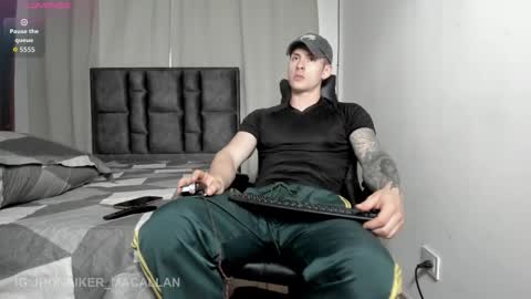 Snapshot of jhonny_macallan chatting on 12.15.25 Jhonaiker online show from 12.15.25