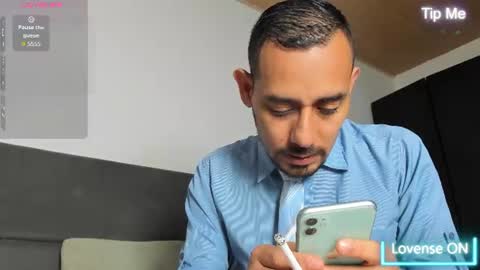 Snapshot of jhonyalzate chatting on 06.23.26 Jhony Alzate online show from 06.23.26