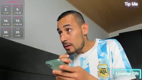 Snapshot of jhonyalzate chatting on 07.19.26 Jhony Alzate online show from 07.19.26
