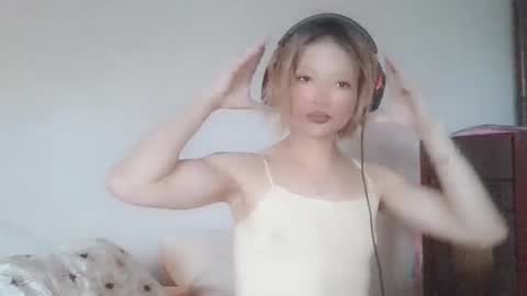 Snapshot of jhopeftw chatting on 10.29.25 Anya online show from 10.29.25