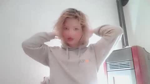 Snapshot of jhopeftw chatting on 10.31.25 Anya online show from 10.31.25