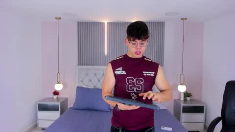 jhoumod_21 online show from 11.20.25