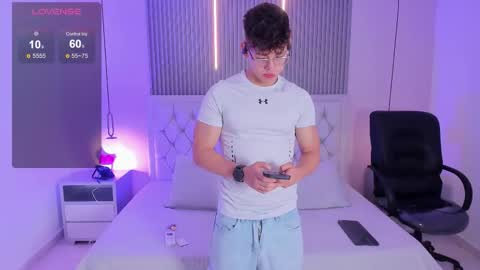 jhoumod_21 online show from 12.18.25