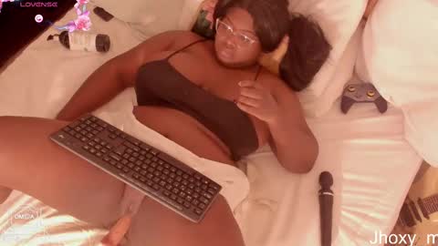 Snapshot of jhoxy_m chatting on 02.28.25 Hello iam hoxy ready to get wet online show from 02.28.25