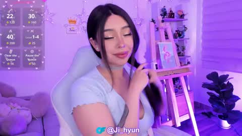 Snapshot of ji_hyun chatting on 04.22.26 Ji online show from 04.22.26