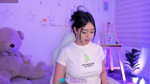 Snapshot of ji_hyun chatting on 04.24.26 Ji online show from 04.24.26