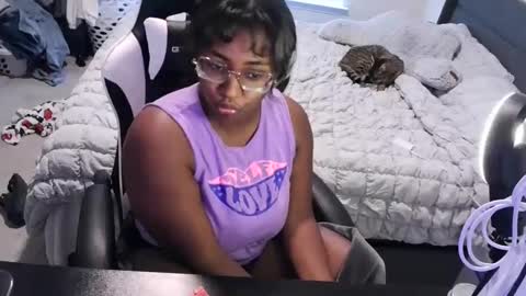 Snapshot of jigglypineapples chatting on 09.12.25 goldenbaby online show from 09.12.25