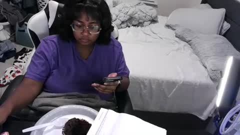 Snapshot of jigglypineapples chatting on 09.19.25 goldenbaby online show from 09.19.25