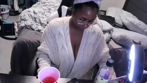 Snapshot of jigglypineapples chatting on 09.26.25 goldenbaby online show from 09.26.25