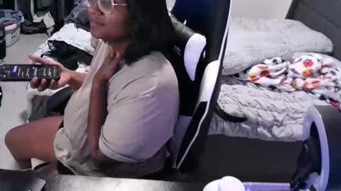 Snapshot of jigglypineapples chatting on 09.28.25 goldenbaby online show from 09.28.25