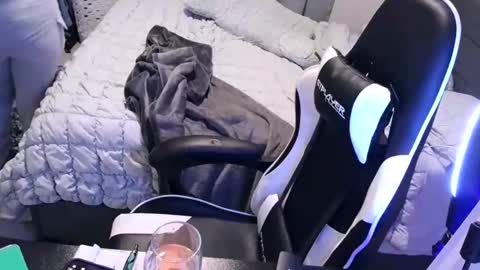 Snapshot of jigglypineapples chatting on 10.26.25 goldenbaby online show from 10.26.25