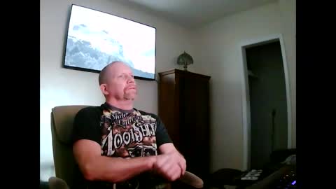 Snapshot of jlouton01 chatting on 09.30.25 kilroy online show from 09.30.25