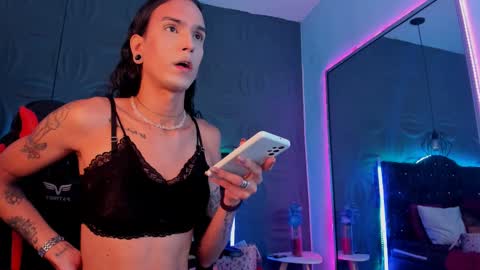 Snapshot of joaisaza chatting on 02.22.25 Joa Isaza     online show from 02.22.25