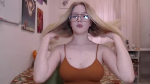 Snapshot of joan_kiss chatting on 05.29.26 joan_kiss online show from 05.29.26