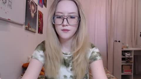 Snapshot of joan_kiss chatting on 06.18.26 joan_kiss online show from 06.18.26