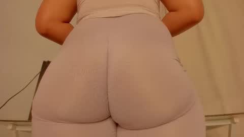 Snapshot of joanyo_brown chatting on 12.14.25 joanyo_brown online show from 12.14.25