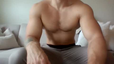 Snapshot of joeybanan chatting on 12.16.25 joeybanan online show from 12.16.25