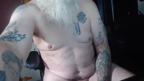 Snapshot of joeyzzz1 chatting on 12.05.25 joeyzzz1 online show from 12.05.25