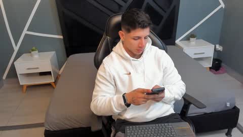 Johan Williams online show from 12.24.24