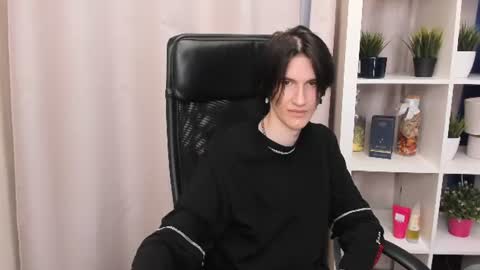 Snapshot of john__strong chatting on 06.19.26 john__strong online show from 06.19.26