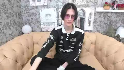 Snapshot of john__strong chatting on 06.25.26 john__strong online show from 06.25.26
