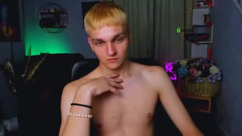 Snapshot of john_lik chatting on 06.18.26 John online show from 06.18.26