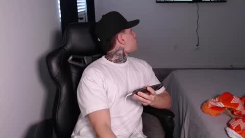 Snapshot of johnafterdark chatting on 01.11.26 JAXX online show from 01.11.26