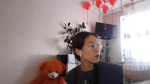 Snapshot of johnmerli chatting on 11.27.25 Molly online show from 11.27.25