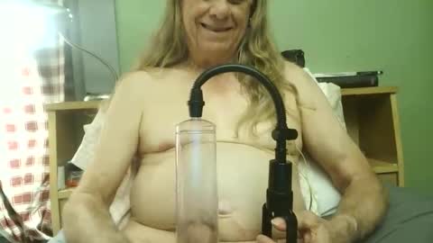 Snapshot of johnnieq1971 chatting on 05.24.26 johnnieq1971 online show from 05.24.26