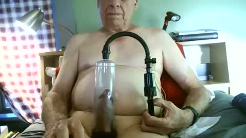 Snapshot of johnnieq1971 chatting on 05.30.26 johnnieq1971 online show from 05.30.26