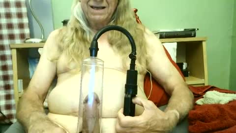 Snapshot of johnnieq1971 chatting on 06.23.26 johnnieq1971 online show from 06.23.26