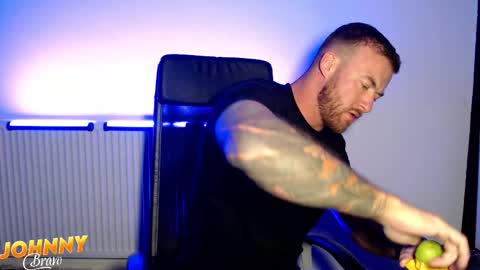 Snapshot of johnny_bravo808 chatting on 09.24.25 johnny_bravo808 online show from 09.24.25