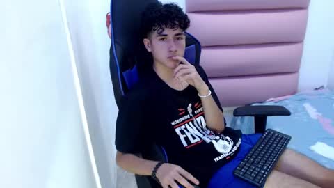 Snapshot of johnny_cagee chatting on 12.05.24 johnny_cagee online show from 12.05.24