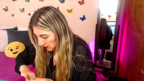 Jolie Mature online show from 11.20.25